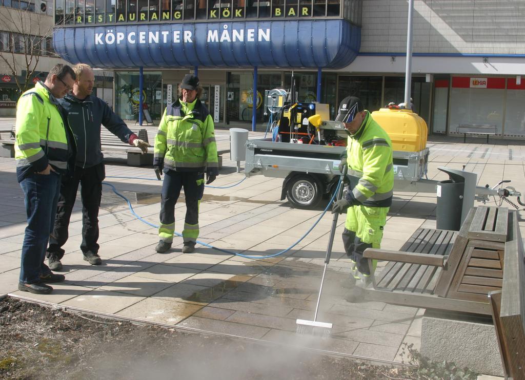 K-Heat viktig del i Ljungbys miljösatsning Parkförvaltningen i Ljungby kommun har investerat i en K-Heat för miljövänlig ogräsbekämpning och sanering av offentliga platser med enbart hetvatten.