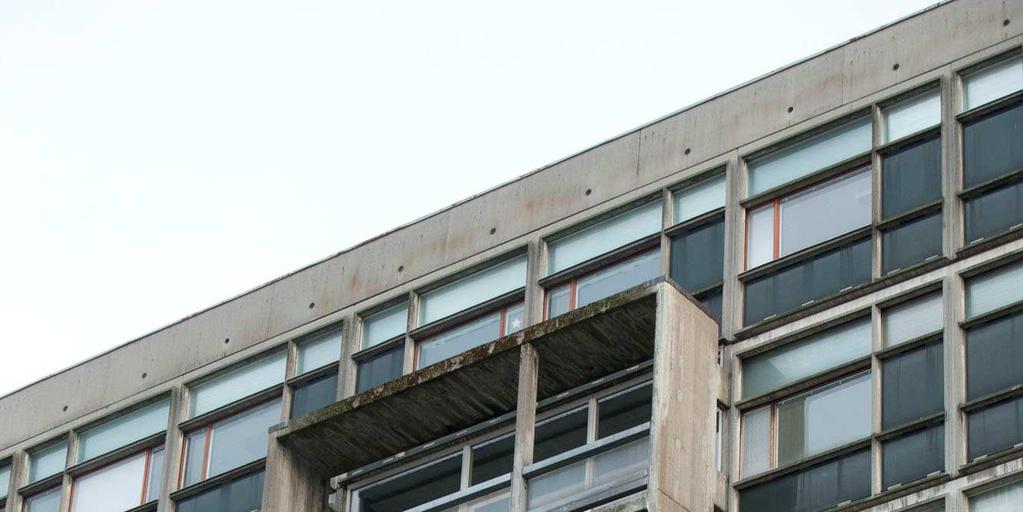SID 11 (39) Byggnadens exteriör Höghuset består av en imponerande byggnadsvolym, vilket bryts genom en förskjutning i nord-sydlig riktning.
