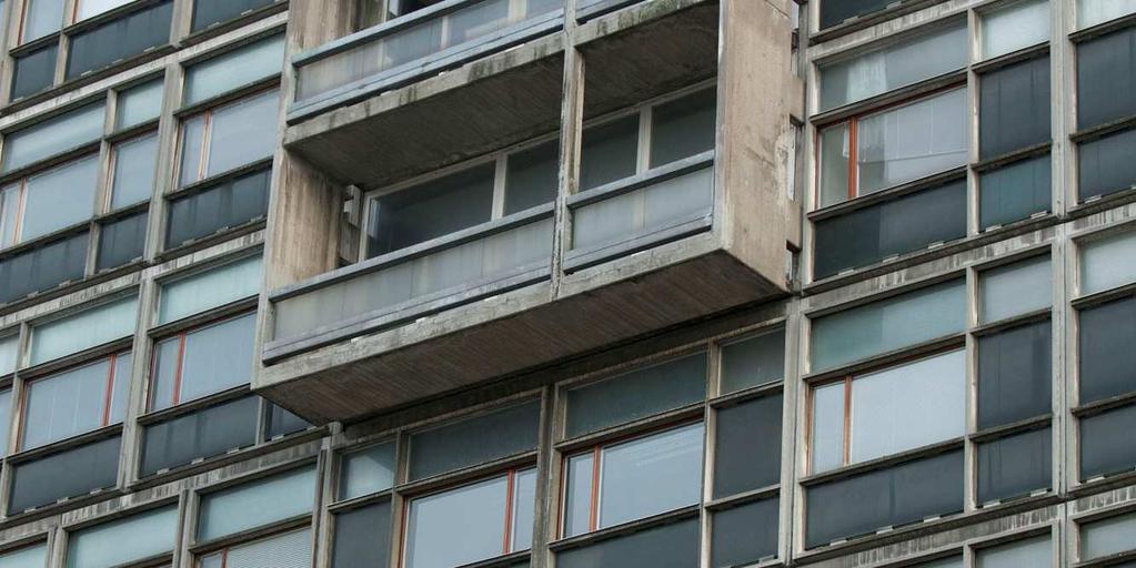 Höghuset har genom sin utformning och gestaltning fått en tydlig grafiskt karaktär, där kontrasten mellan öppet och slutet är tydligt där glas står mot