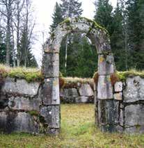 Vegetationen kan betecknas som stäppartad torräng och här växer bl a trollsmultron, krissla och drakblomma. Hitta hit Knätte ligger nordost om Ulricehamn, mellan Hössna och Dalum. GPS: 57.859819, 13.