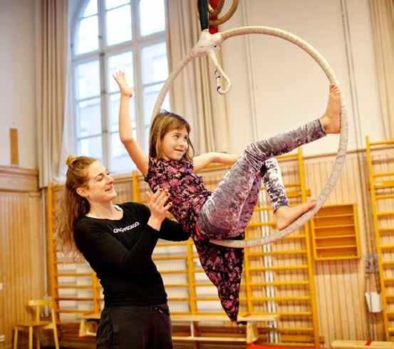 DANS & MUSIK Foto: The Sugar Collective DANSWORKSHOP MED THE SUGAR COLLECTIVE The Sugar Collective består av elva kvinnliga dansare som alla delar passionen för dans.