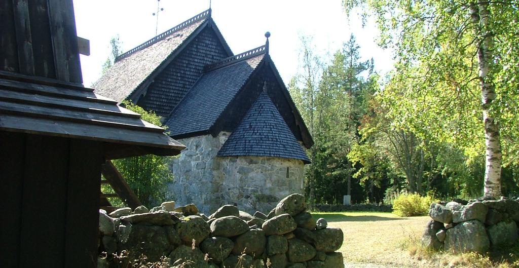 Murbergskyrkan, en medeltida kyrka byggd på 1920-talet, foto: Charlotte Ahnlund Berg På eftermiddagen delades vi in i tre grupper för visning av olika miljöer på området: Smedstorpet,