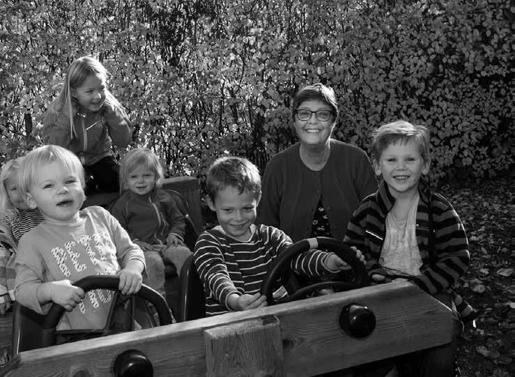 Förskolechefen som är inne på sitt 30:e år på Smultronet 1989 togs ett politiskt beslut att man fick starta fristående förskolor som inte drevs av kommunen.
