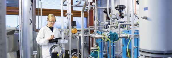 Bioraff Botnia Projektet utvecklar bioraffinaderilösningar för befintliga och nya industrier inom program-området och nyttjar restprodukter från skogsindustrier, skogsbruk och biprodukter för att ta