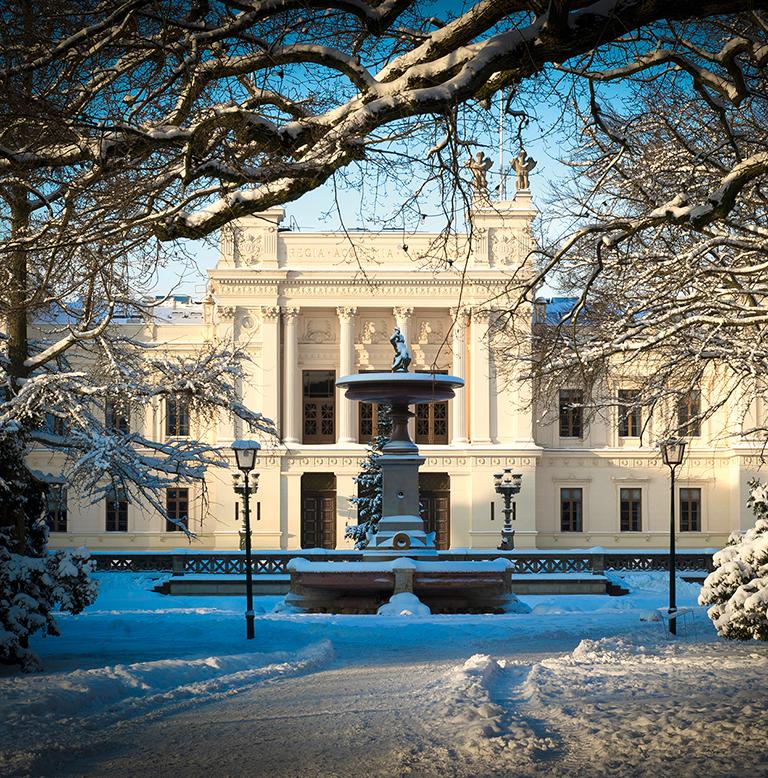 Lunds universitet Grundat 1666 42 000 studenter (individer/år) 7 400 anställda - 800 professorer - 4 000 lärare/forskare och