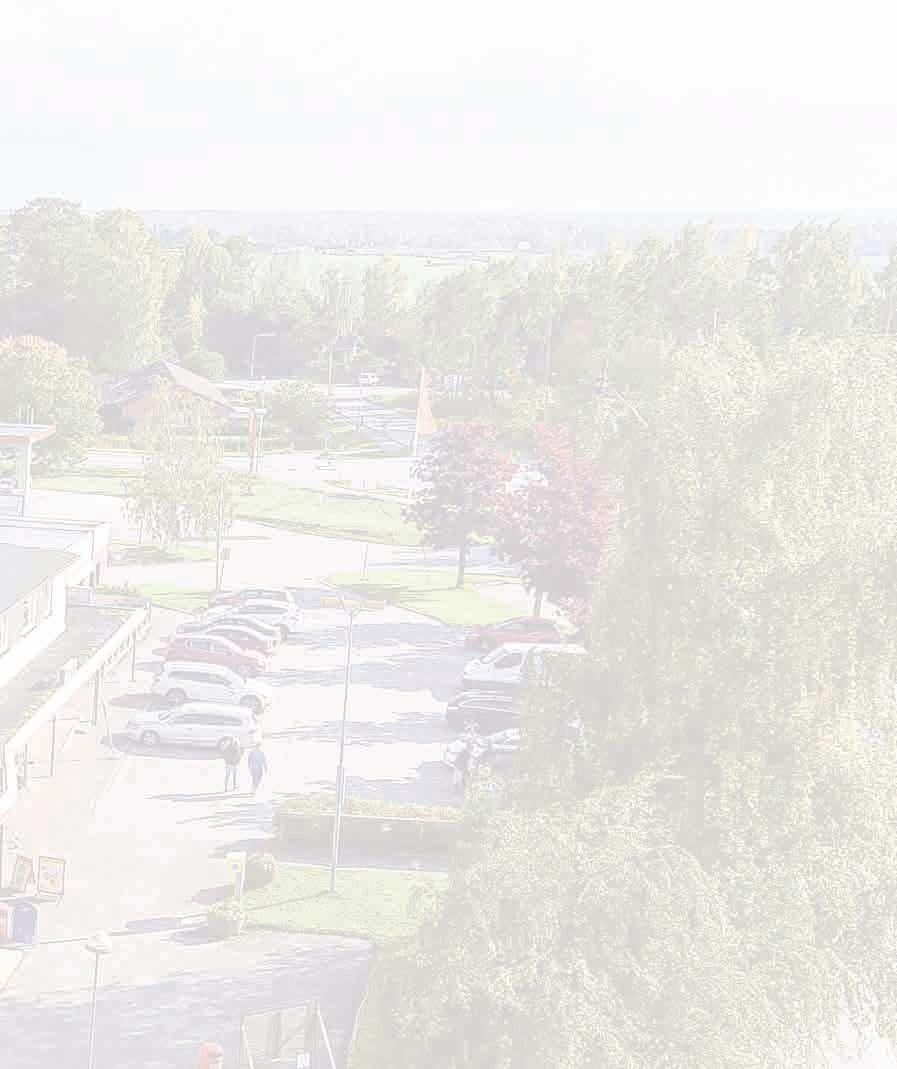 Det ﬁnns goda möjligheter att utveckla centrum, exempelvis genom ett tillskott av ﬂerbostadshus med butikslokaler i bottenvåningen och allmänna platser.
