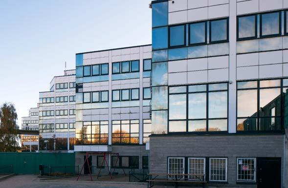 Stockholm Befolkning 2 181 000 Befolkningsutveckling 2003-2012 per år (riket 0,7%) 1,4% Studerande vid universitet / högskola 99 000 Tillväxt i sysselsättning 2003-2012 per år (riket 0,9%) 1,6%