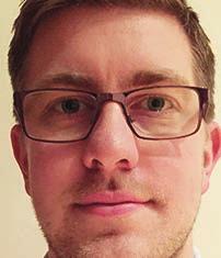 ling bestående av fyra 21-dagars cykler med carboplatin (AUC 5 d1) samt etoposide (100 mg/m2 d 1-3) och en randomisering mellan tillägg av PD-L1- hämmaren atezolizumab (1200 mg iv, d1) eller placebo,