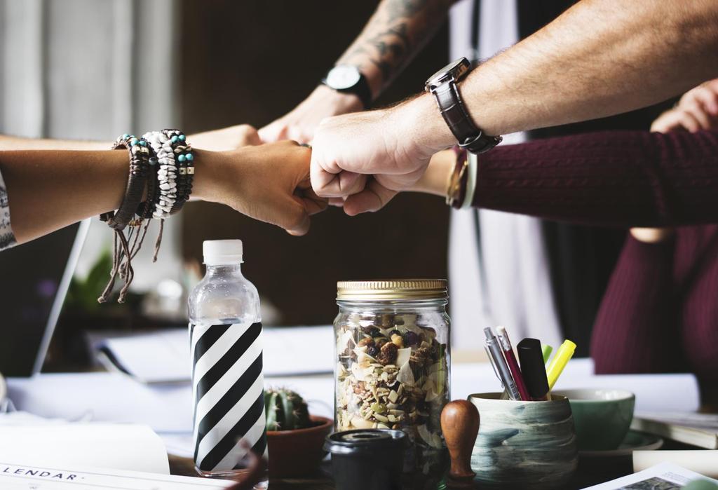 VIKTIGA DEFINITIONER Med CGit eller Bolaget avses koncernen med moderbolaget CGit Holding AB (publ) med organisationsnummer 556878-2295 och dotterbolaget CGit AB med organisationsnummer 556718-8759.
