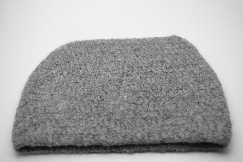 Tvätta om nödvändigt med en handduk eller ett par jeans.