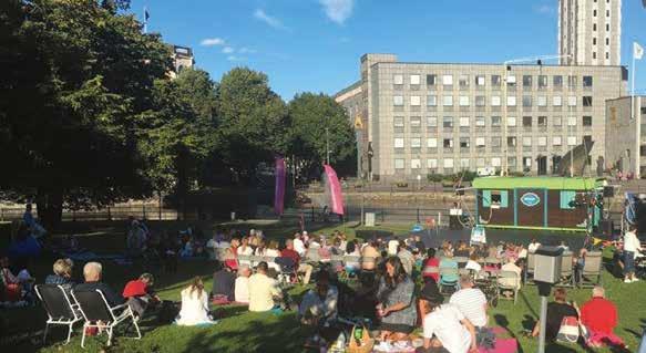 Parkteater 16 27 augusti Utvandrartrion, foto: Magnus Kaplan Boka in årets