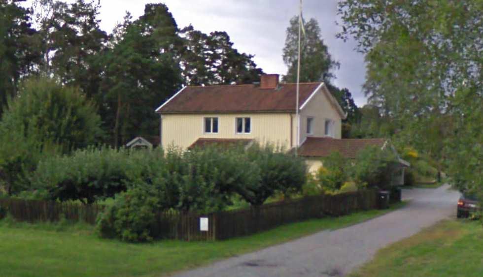 SID 4 (8) Befintlig bebyggelse Planområdet utgörs av fastigheten Åkersenapen 15 vilken ligger vid Lupinvägen 1 i Hässelby Villastad.