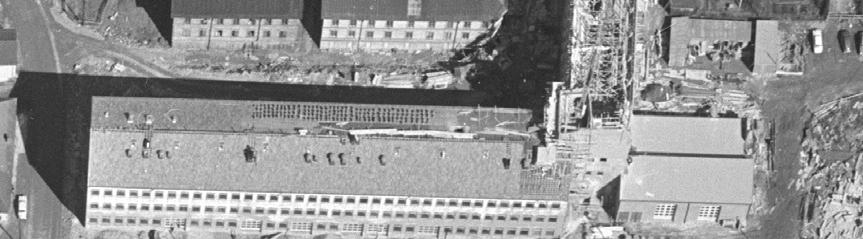 uppförande. På flygbild från nästa år är det västra bostadshuset rivet. ( Lantmäteriet) Figur 9.