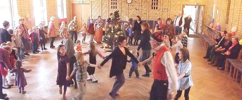 BARNENS JULFEST 2010-01-24. BLEV EN SUCCE! Vid anmälningstidens utgång var det inte många anmälningar. Jag och Britt-Marie W.