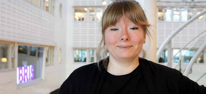 VERKSAMHETSBERÄTTELSE Jag får höra många svåra berättelser Hallå där Stina Michelson, kurator på Bris. Hur pratar man med ett barn som befinner sig i en utsatt situation?