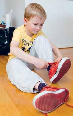 Barnet lär sig nya regler, vanor och roller barnet växer småningom upp till en skolelev. Förstaklassisten är ännu ett litet barn det märks när barnet spänner sig i nya situationer.
