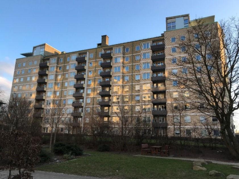 8:2 Diagram över hyresrättsinnehav kontra bostadsrättsinnehav År 1 År 2 År 3 År 4 År 5 År 6 År 7 År 8 År 9 År 10 År 11 Hyresnivå 1 455 1 484 1 514 1 544 1 575 1 606 1 638 1 671 1 705 1 739 1