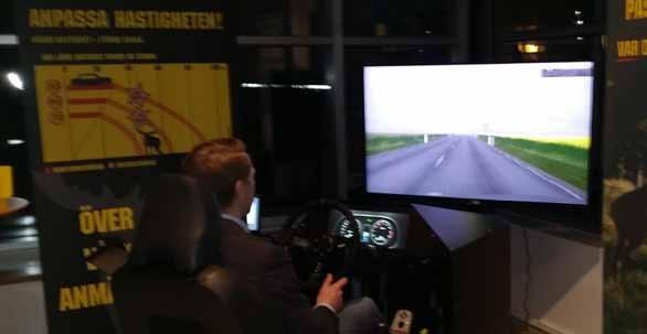 nytt INFORMATIONSEKIPAGE MED EN viltolyckssimulator 2015 KOMMER SIMULATORN BÖRJA TURNERA RUNT PÅ MÄSSOR OCH MARKNADER I slutet av levererades den simulator som föreningen beställt till det nya