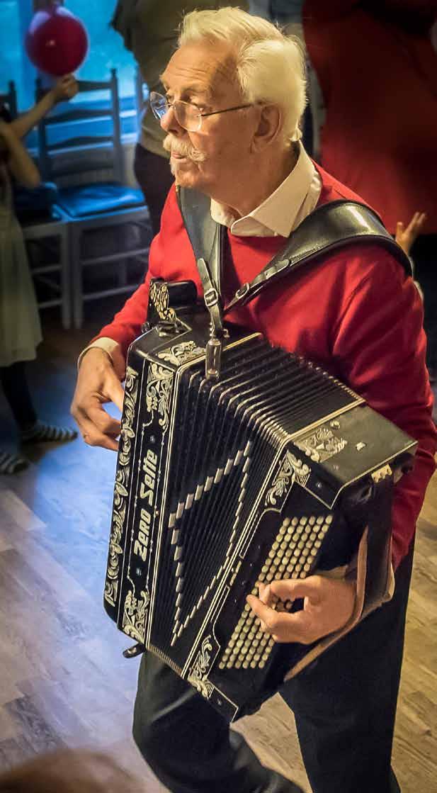 Julgransplundring på Enebybergs gård kulturarvet förs vidare!