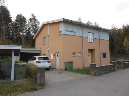37 Neonlampan 105 Adress: Tallholmsvägen 303