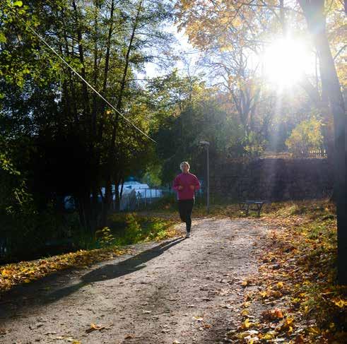 Lika rättigheter och stora möjligheter kommer alla till del i en stad tillgänglig för alla. Kvalitet utvecklas av människor i sam arbete.