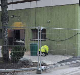 200 kvadratmeter nästan lika stor yta som en fotbollsplan på 10.000 kvadratmeter. Stavangervägen går alldeles bakom garaget.