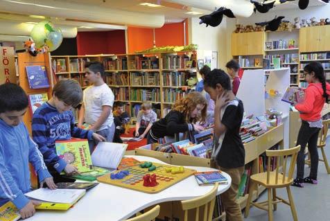 möjlighet att träffa och möta en bibliotekarie. Biblioteket arrangerar också bokprat och författarbesök åt eleverna.