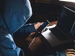 Vishing (Voice Phishing) 1 För närvarande ett stort problem Kunder blir uppringda av bedragare som utger sig ringa från: Banken Polisen Skatteverket Kronofogden Annan förtroendeingivande instans