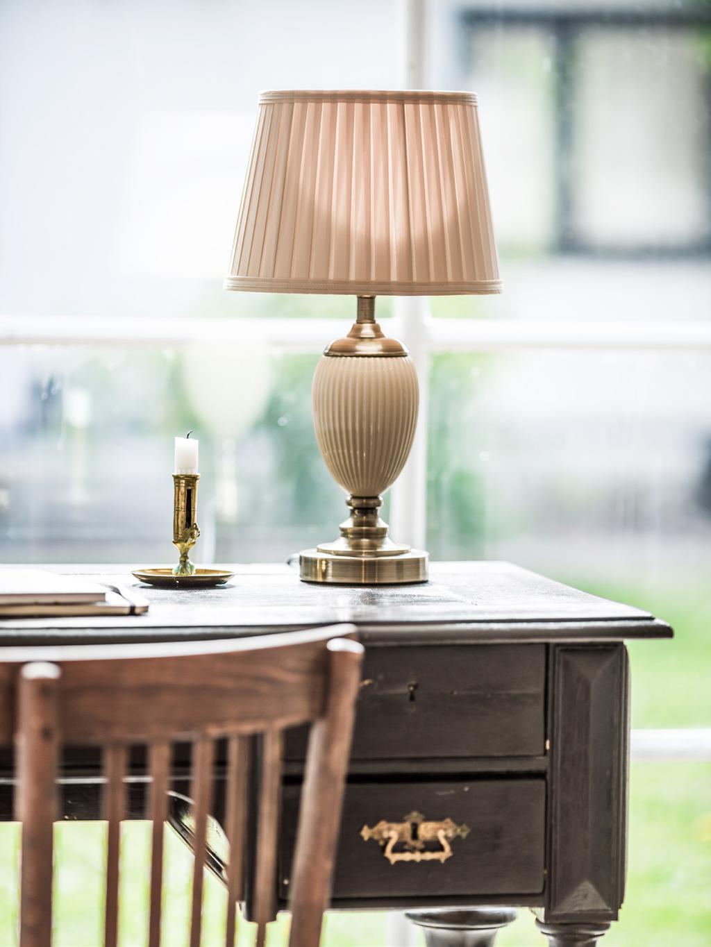 Majlis En ny och större bordslampa med den spännande