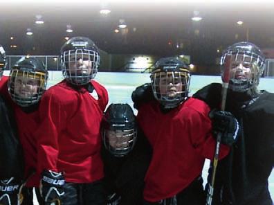 Säsongen 2012/2013 har tagit slut, flera av barnen fortsätter nu med sommaraktiviteter, vissa har redan börjat längta till sommarhockeyskolan och andra vilar i väntan på nästa säsong.