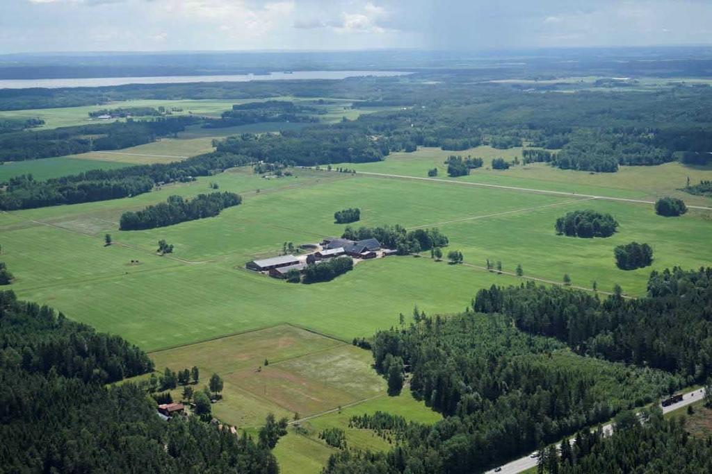 Bild 6.4.3:9 Vy över Brodderudsslätten, mot sydost. Ungefärligt läge för ny trafikplats Brodderud i Grön korridor.