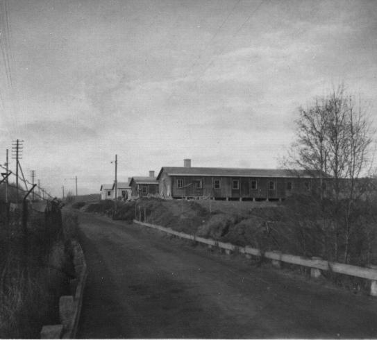 Varggårdsgatan 1956 Från Grindesgatan går, med samma orientering i väderstreck som Islingbyvägen, en vägstump in mot en gård, som benämns Varggården.