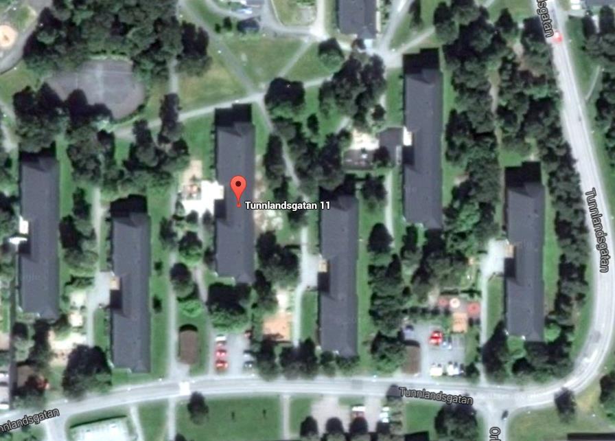 2 där infart begränsas av gräsyta och lekplats (se bild 2). Befintliga vägar är generellt 3, meter breda.
