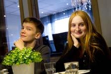 Därför ÖG Hos oss får du en bättre chans att uppnå din gymnasieexamen Du kommer till en skolmiljö som är lugn modern och inspirerande Vi erbjuder studiestöd på ditt modersmål Den lilla och centrala