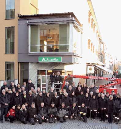 12 ÅRSREDOVISNING 2009 vår lokalvård och våra storfordon ingår. De administra tiva avdelningarna Ekonomi och Marknad betraktar vi som stödverksamheter till helheten.