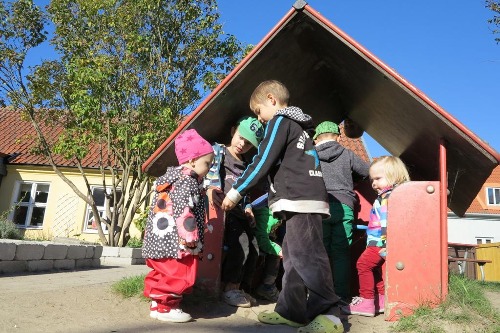 Vision På vår förskola ska alla barn och vuxna känna sig trygga och bli respekterade för den de är oavsett kön, etnisk tillhörighet, religion eller annan