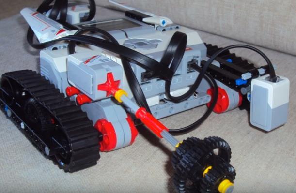 UPPGIFT 2 Skapa ett blockprogram med din Lego robot som kör framåt tills