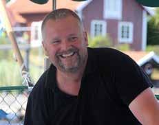 FREDRIK BERG Fredrik gick med i Ronnebys Brukshundklubb 2000, där han också var ordförande 2006-2016. Sedan 2010 har han varit verksam i Blekingedistriktet, både i valberedningen och som ledamot.