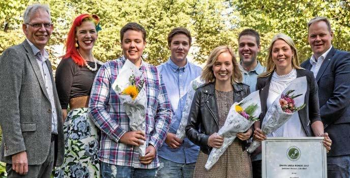 Utmärkelser och stipendier Ung växtkraft Priset för Ung växtkraft gick 2017 till Josefin Svensson som driver bärodling på gården Öllov i Skåne.