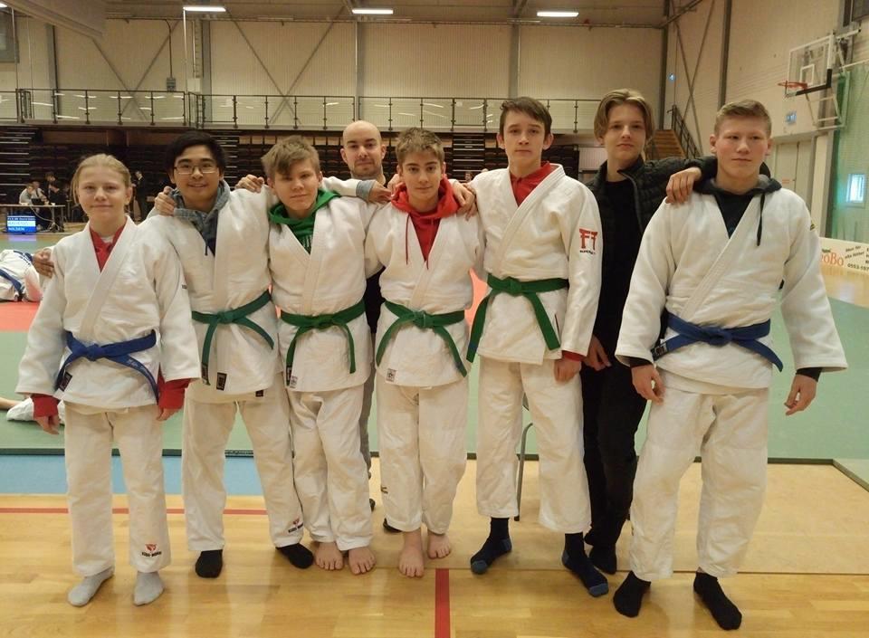 Sida 4 (23) Pokaljakten Tävlingen som hålls 4 gånger/år är till för judokas att