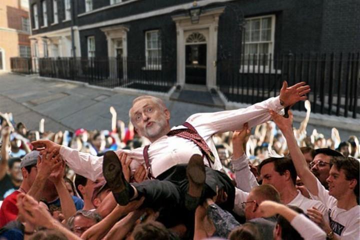 12 Corbyn bör helt riktigt rösta ner Mays avtal och försöka tvinga fram allmänna val. Det är det enda alternativet. Om avtalet röstas ner av parlamentet skulle Mays auktoritet vara noll.