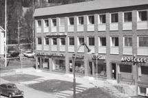 Ingång till salongen på baksidan Hot Stuff Volgsjövägen 72 Tel 555 00 2018 Julhälsningar och andra annonser till årets sista utgåva tar vi gärna emot REDAN NU!