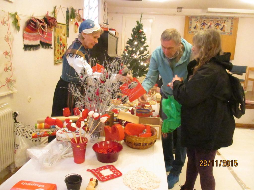 Adventskaffet lördag 28 november Igår (fredag 27 november) hade vi kommit överens om att träffas ca kl 12 för att göra i ordning Söderringssalen inför vårt adventskaffe idag. Conny och Gunnar E.