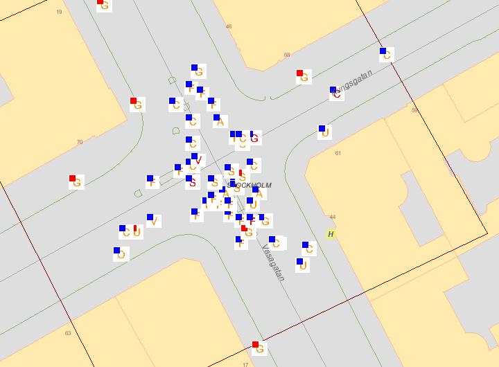 N Figur 9 Utsnitt ur karta från STRADA. Röda prickar är olyckor från sjukhusrapporter och blåa från polisrapporter. Textfärgen indikerar svårighetsgrad. Röd=svår olycka, Gul=lindrig olycka.