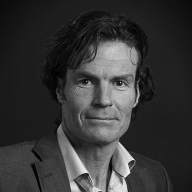 RUTGER ARNHULT Styrelseledamot PATRIK ESSEHORN Styrelseledamot Invald i styrelsen 2015 Utbildning: Civilekonom Invald i styrelsen 2015 Utbildning: Jur.