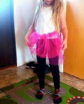 Reflex kjol. Med pärlor, knappar och reflexer. Handarbete och symaskin. Vi får en ny Little Acorns som är på sitt sista år innan skolstart.