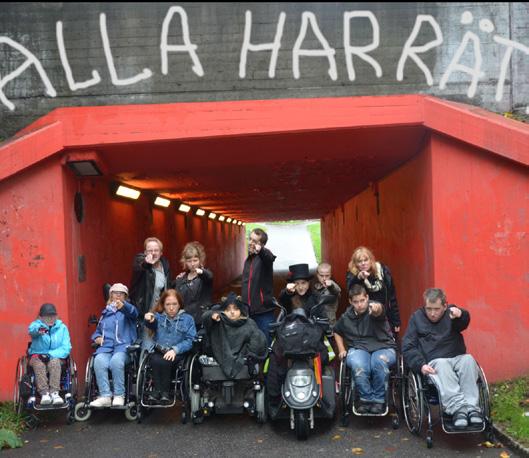 Teater Kattma Nu har du chansen att se Teater Kattmas senaste föreställning "Alla har rätt". Föreställningen bygger på de medverkandes egna berättelser och består av både av teater och film.