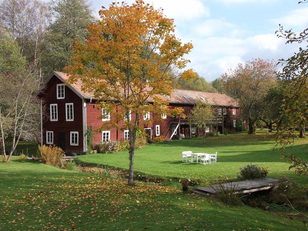 Wiaholms garvaregård vid Stångån i Östergötlands län är ett av landets bäst bevarade