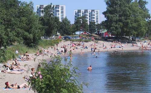 2 2. GEOGRAFISKT LÄGE 2.1. Badstrandens namn Smulterö 2.2. Badstrandens namn förkortat Smulterö 2.3 Badstrandens ID-nummer*) FI143905004 2.4 Adressuppgifter Beckögatan 2.5 Koordinater *) N 63*06.