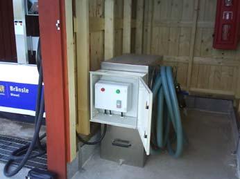 25 Karlsborgs Götakanalhamn Denna anläggning är av samma typ och fabrikat som i Hjo gästhamn, men är här installerad i en servicebyggnad enligt fotot ovan.